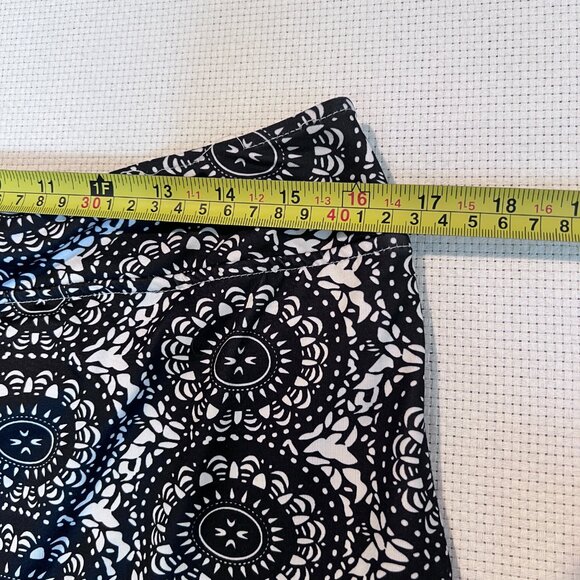 Women's Black & White Mandala Print Skort Size Large – Activewear Stretch Lined - Picture 2 of 6